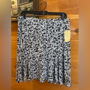 Michael Kors Black and White Leaf Print A-Line bottom pleated Skirt size L NWT